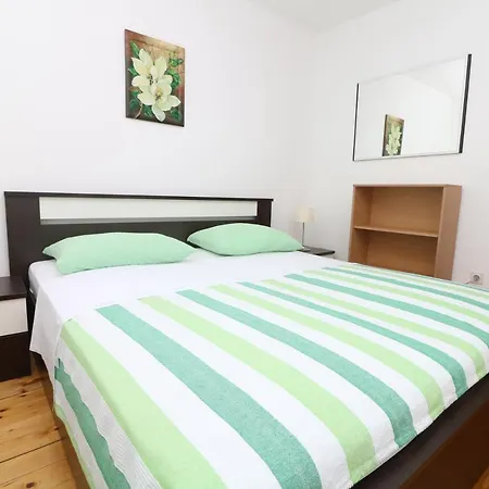 Tomasic With Terrace Apartamento Baška