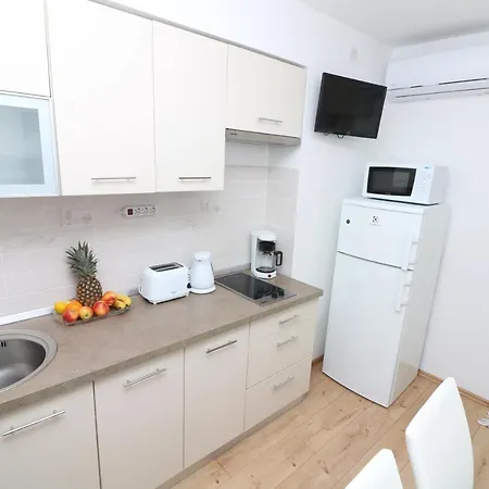 Apartamento Tomasic With Terrace