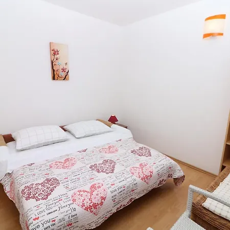 Tomasic With Terrace Baška