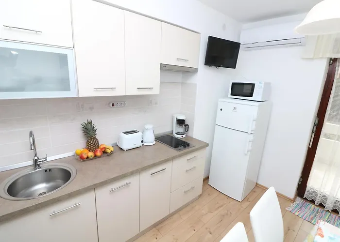 شقة Tomasic With Terrace