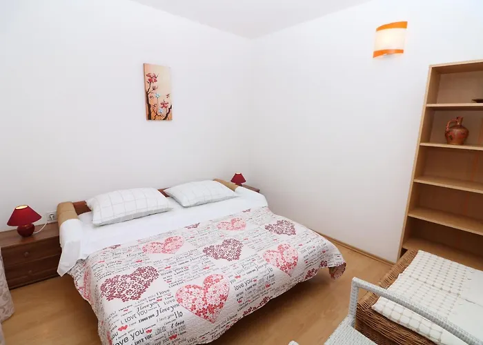 Tomasic With Terrace Baška